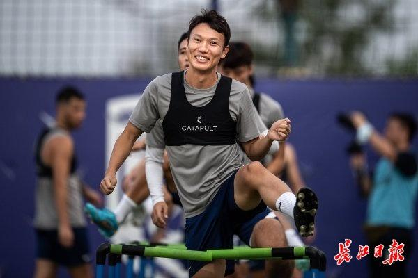 开云体育 -武汉三镇训练开放日；加时末段复出首秀引欢呼；NBA总决赛在即；心理建设被强调 